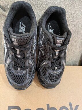 New Balance Toddler 740 Bungee Lace Size 10 - Black/Silver Metallic Excellent Co